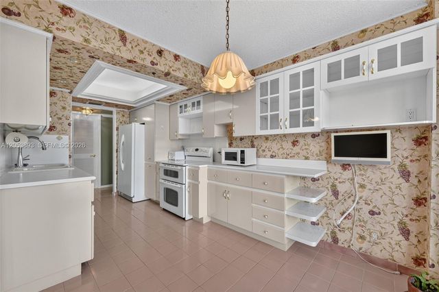 300 Three Islands Blvd 207, Hallandale Beach, FL 33009