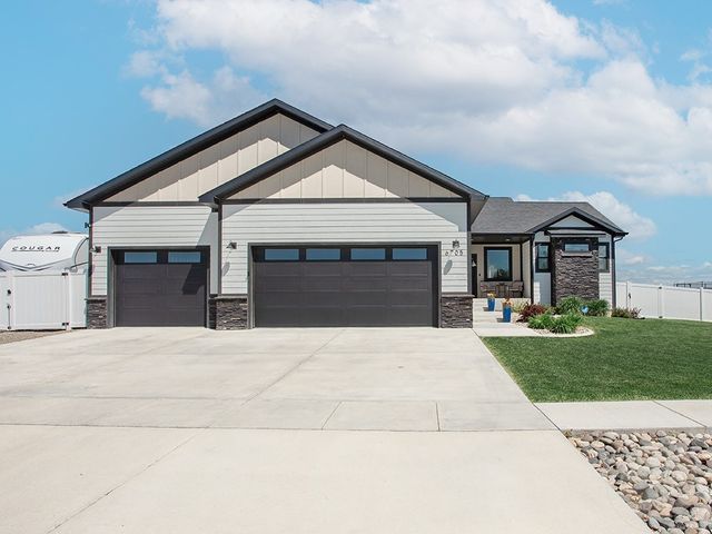6705 Skycrest Dr, Billings, MT 59106