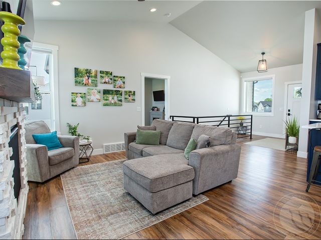 6705 Skycrest Dr, Billings, MT 59106