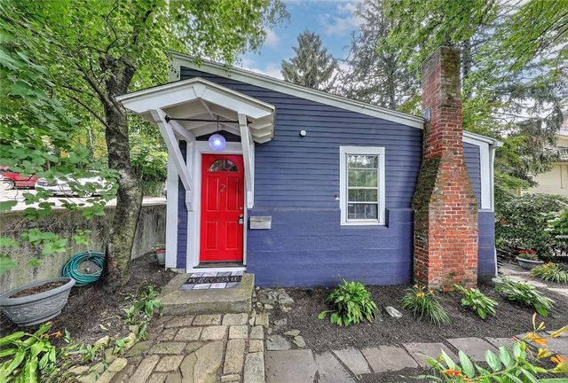 2 Burrs Lane, Providence, RI 02904