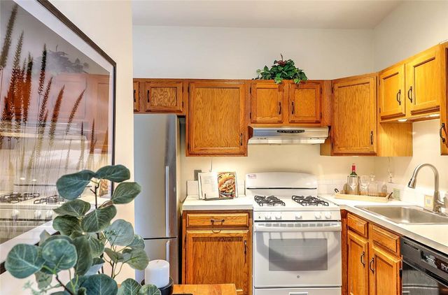 2 Burrs Lane, Providence, RI 02904