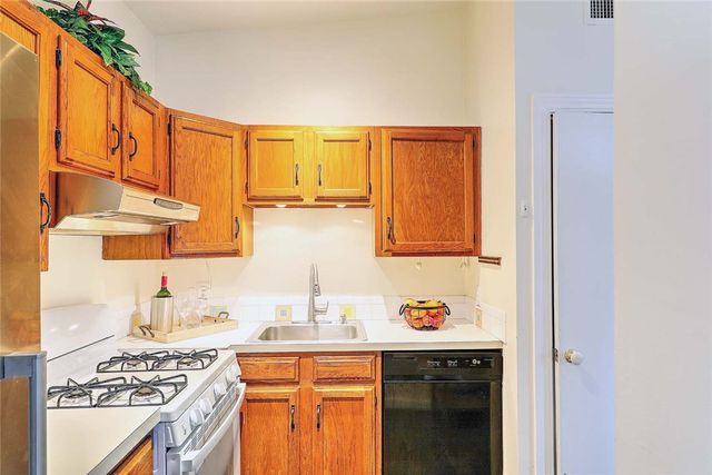2 Burrs Lane, Providence, RI 02904