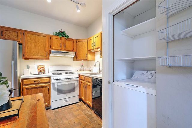 2 Burrs Lane, Providence, RI 02904