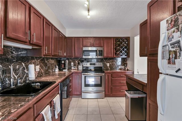 12500 Edgewater Drive 1603, Lakewood, OH 44107