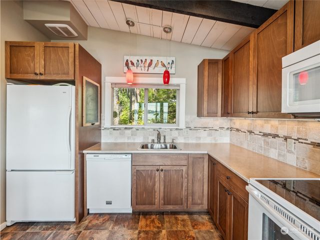 9758 Golden View Trail, La Conner, WA 98257