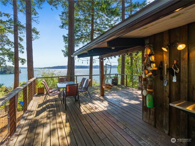 9758 Golden View Trail, La Conner, WA 98257