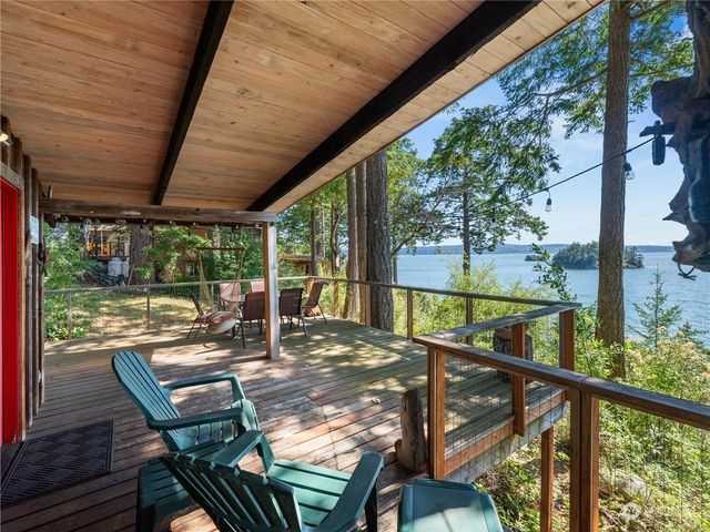 9758 Golden View Trail, La Conner, WA 98257