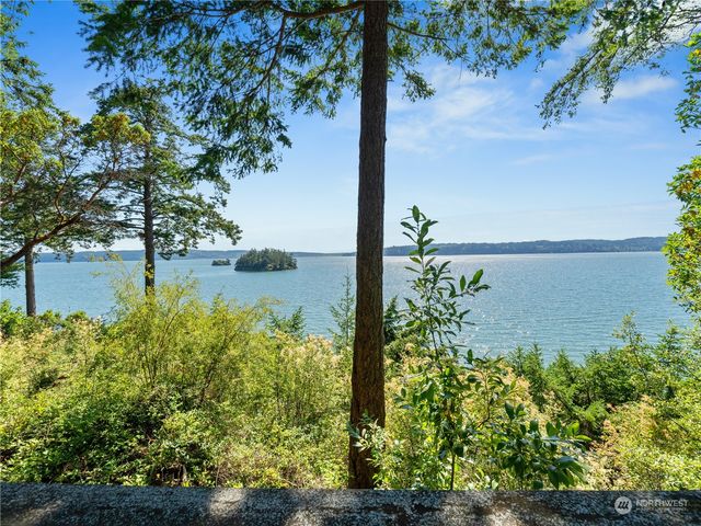 9758 Golden View Trail, La Conner, WA 98257