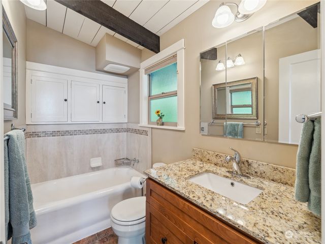 9758 Golden View Trail, La Conner, WA 98257