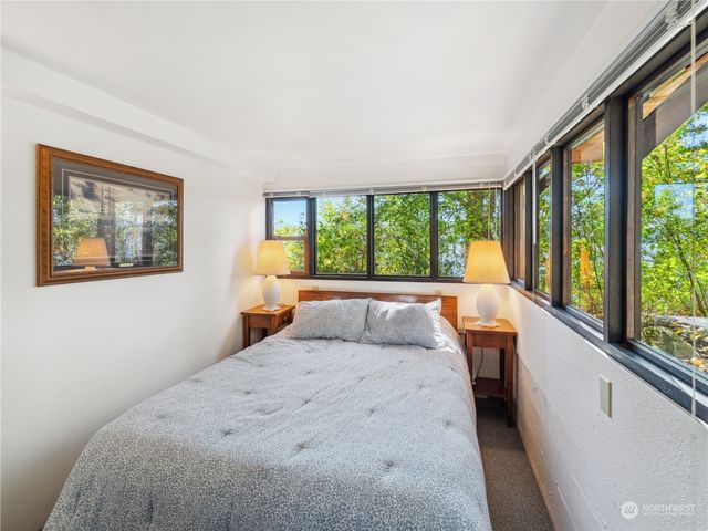 9758 Golden View Trail, La Conner, WA 98257