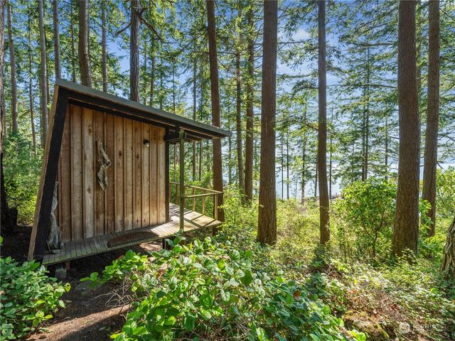9758 Golden View Trail, La Conner, WA 98257
