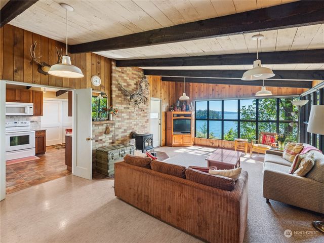 9758 Golden View Trail, La Conner, WA 98257