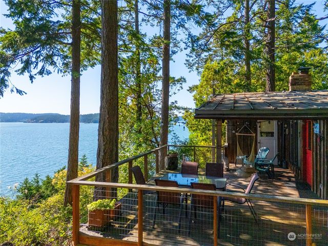 9758 Golden View Trail, La Conner, WA 98257