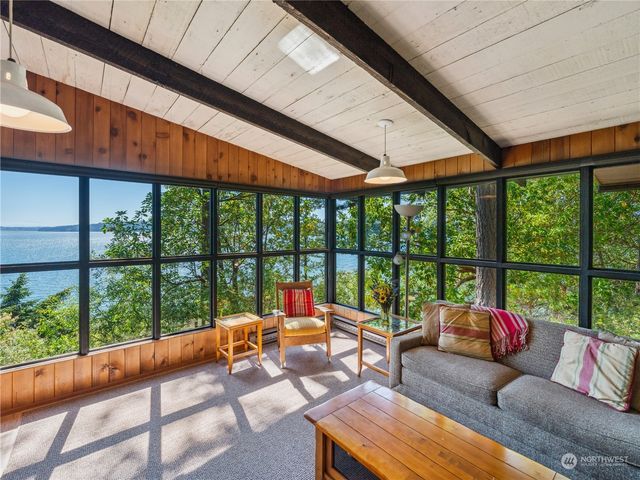 9758 Golden View Trail, La Conner, WA 98257