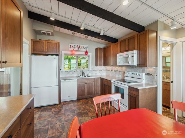 9758 Golden View Trail, La Conner, WA 98257