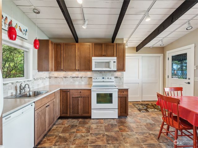 9758 Golden View Trail, La Conner, WA 98257