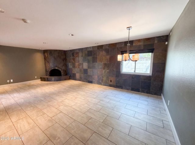 2244 E NICOLET Avenue, Phoenix, AZ 85020