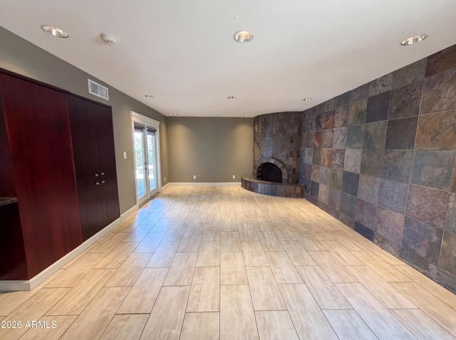 2244 E NICOLET Avenue, Phoenix, AZ 85020