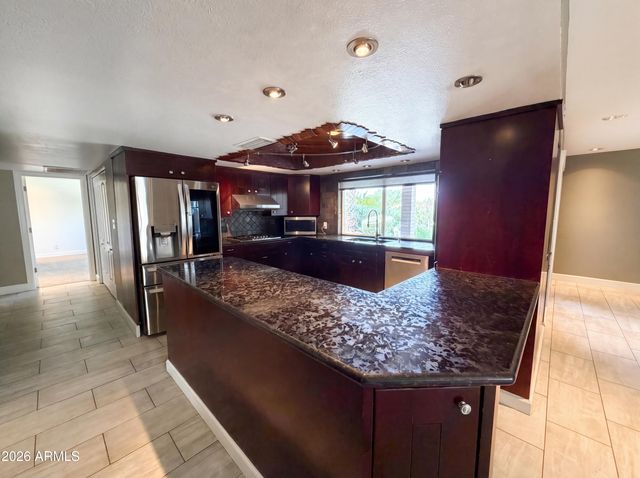 2244 E NICOLET Avenue, Phoenix, AZ 85020