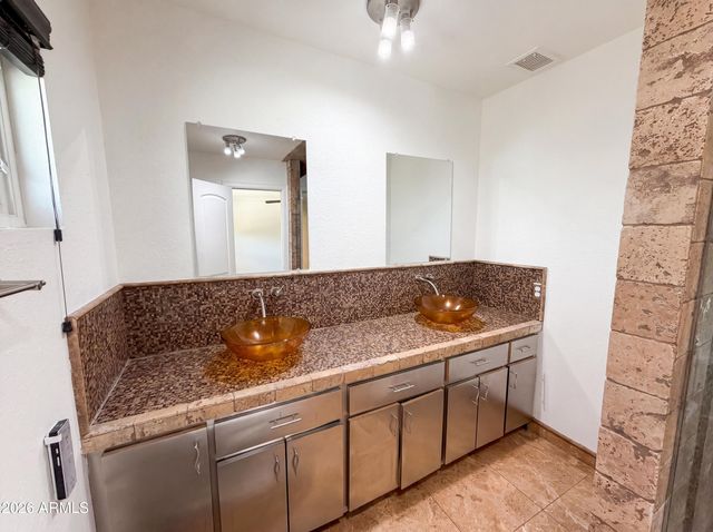 2244 E NICOLET Avenue, Phoenix, AZ 85020