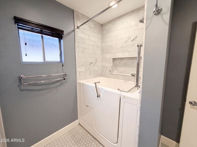 2244 E NICOLET Avenue, Phoenix, AZ 85020