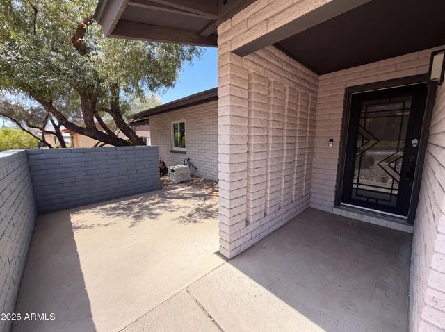 2244 E NICOLET Avenue, Phoenix, AZ 85020