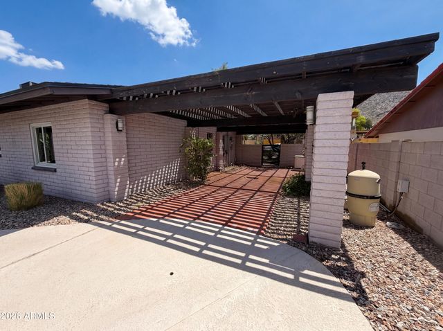 2244 E NICOLET Avenue, Phoenix, AZ 85020