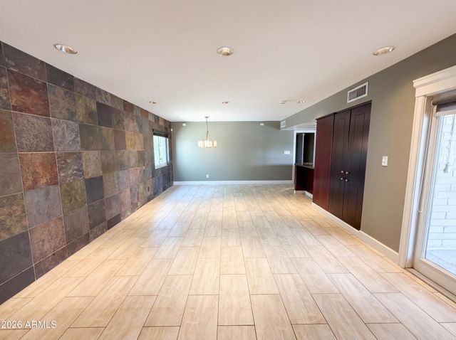 2244 E NICOLET Avenue, Phoenix, AZ 85020