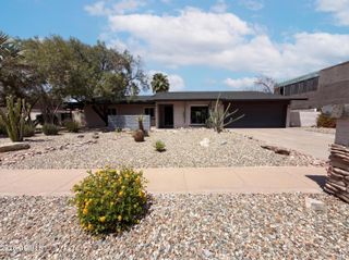 2244 E NICOLET Avenue, Phoenix, AZ 85020