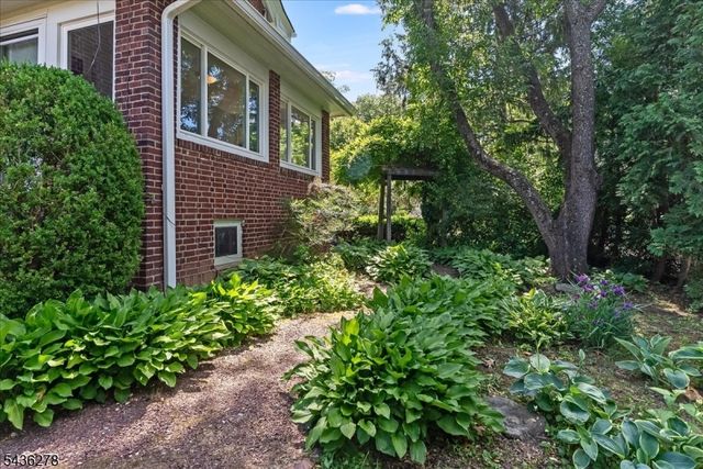 53 Bowdoin St, Maplewood Twp., NJ 07040