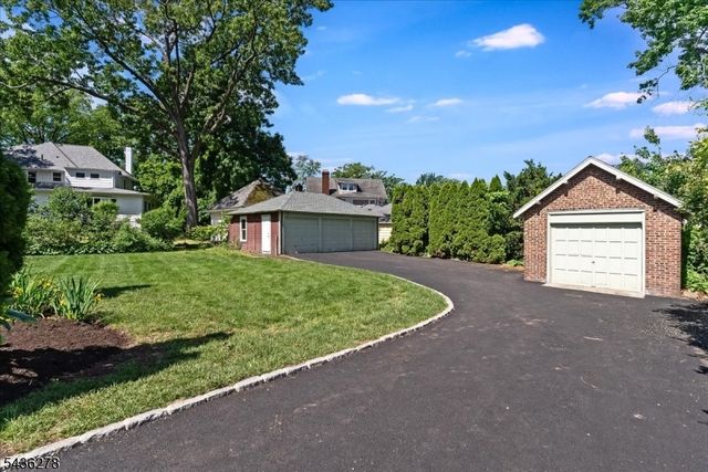 53 Bowdoin St, Maplewood Twp., NJ 07040