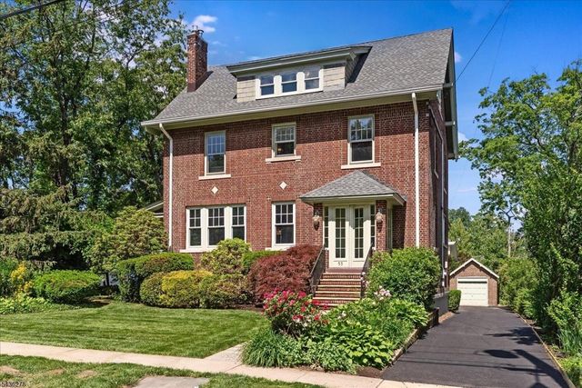 53 Bowdoin St, Maplewood Twp., NJ 07040