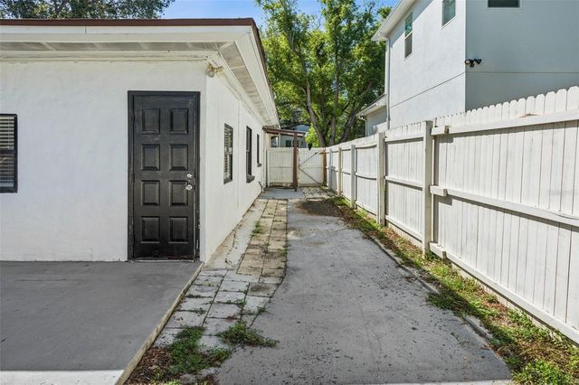 687 GENEVA PLACE, Tampa, FL 33606