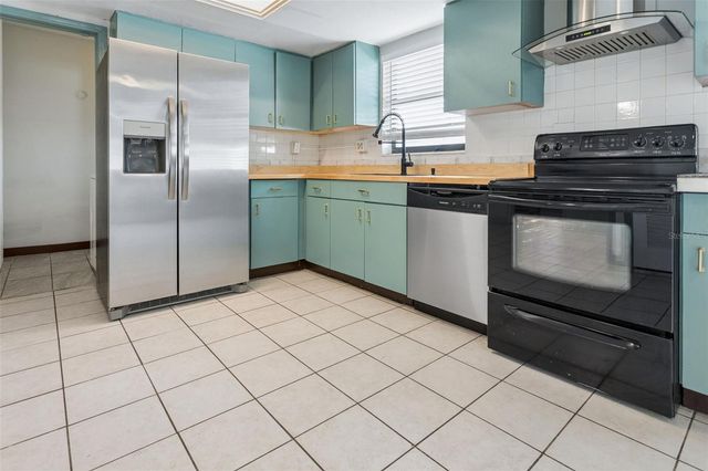 687 GENEVA PLACE, Tampa, FL 33606