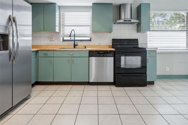 687 GENEVA PLACE, Tampa, FL 33606