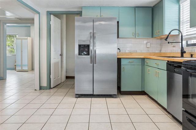 687 GENEVA PLACE, Tampa, FL 33606