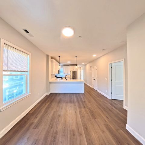 22 Madison Ave 3, Cambridge, MA 02140