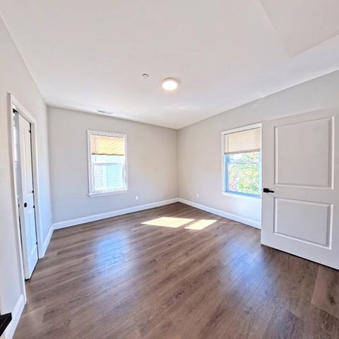 22 Madison Ave 3, Cambridge, MA 02140