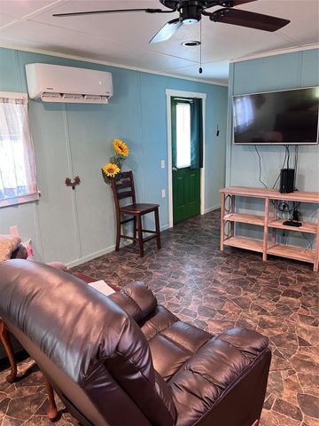 368 Treasure Beach, Comanche, TX 76442