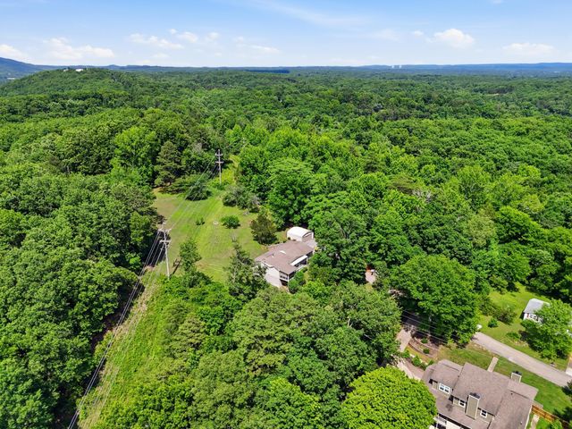 1000 Hill Crest Road, Hixson, TN 37343