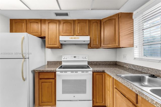 7560 SW 82nd St G112, Miami, FL 33143