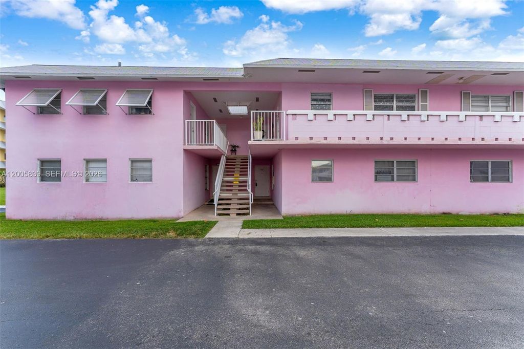 7560 SW 82nd St G112, Miami, FL 33143