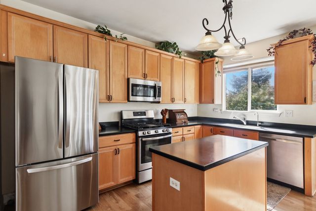 593 W Hamlin Lane, Round Lake, IL 60073