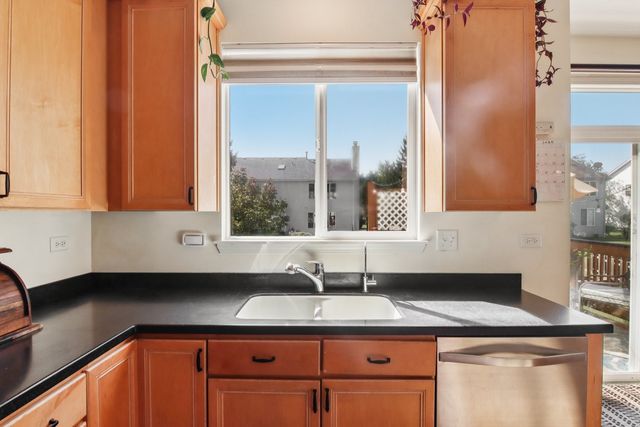 593 W Hamlin Lane, Round Lake, IL 60073