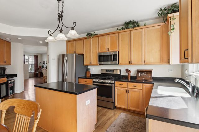 593 W Hamlin Lane, Round Lake, IL 60073