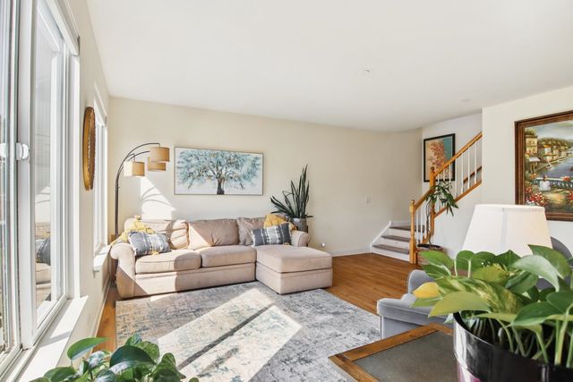 593 W Hamlin Lane, Round Lake, IL 60073