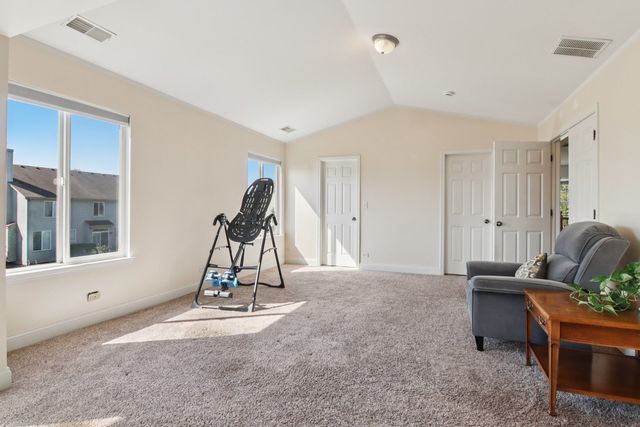 593 W Hamlin Lane, Round Lake, IL 60073