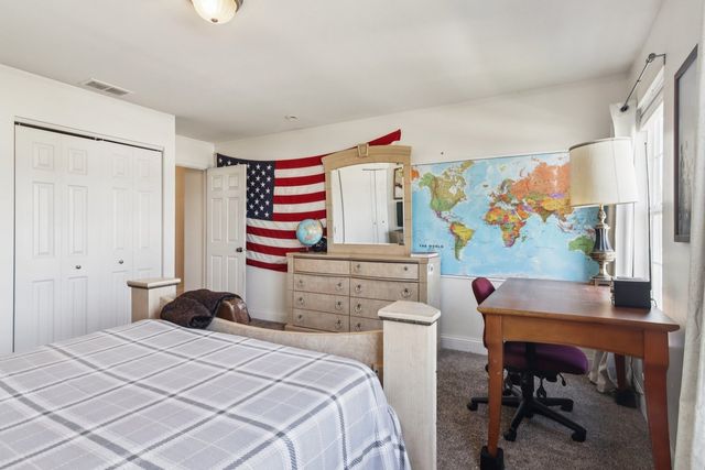 593 W Hamlin Lane, Round Lake, IL 60073