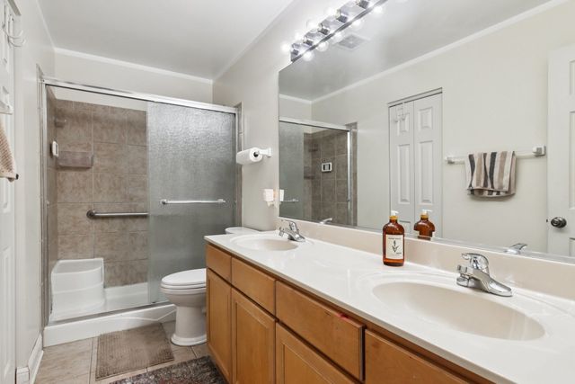 593 W Hamlin Lane, Round Lake, IL 60073