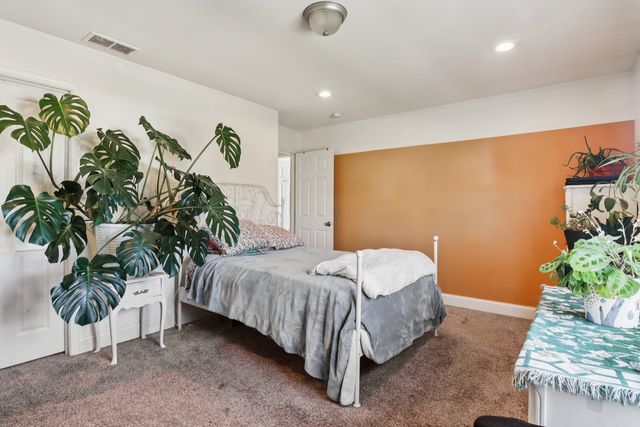 593 W Hamlin Lane, Round Lake, IL 60073